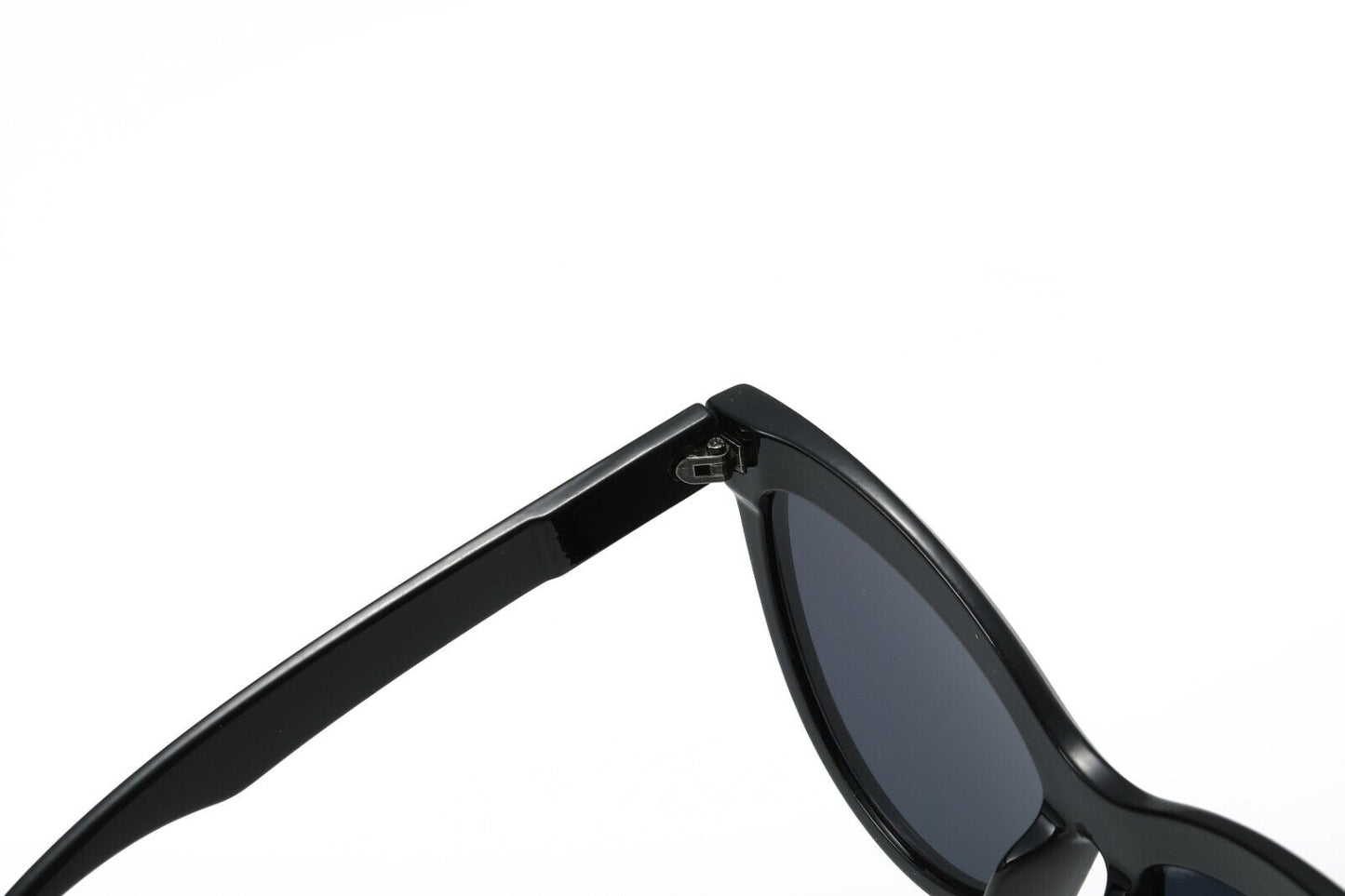 UK Vintage-Inspired Cat Eye Sunglasses Add a Touch of Retro Glamour to Your Look