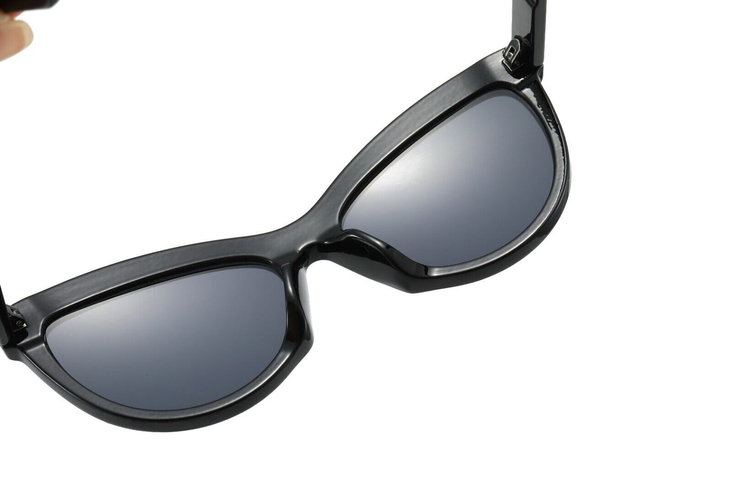 UK Vintage-Inspired Cat Eye Sunglasses Add a Touch of Retro Glamour to Your Look