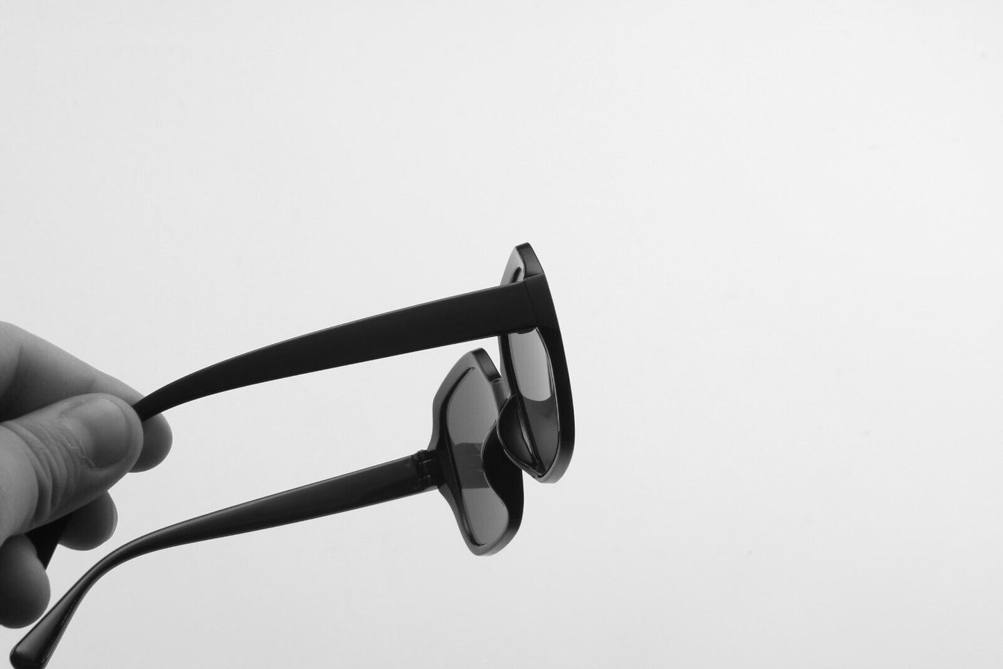 Stylish and Modern Square Sunglasses Elevate Your Look with Bold Fashion Glasses