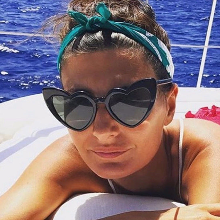 Black Retro Love Heart Shape Sunglasses Oversized Cat Eye Girls