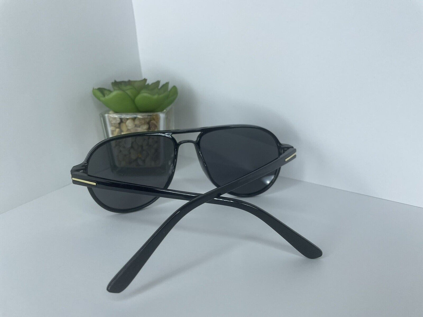 Classic and stylish Fashion Mens Black Sunglasses Retro Vintage Shades Designer UK UV400