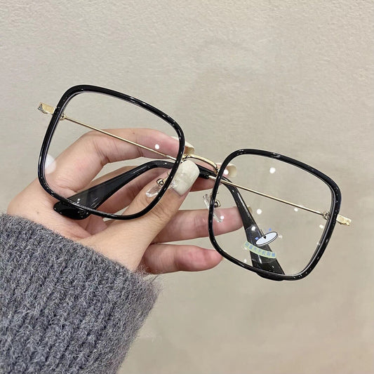Oversized Square Metal Frame Eyeglasses - Retro Fashion Eyewear for Men & Women