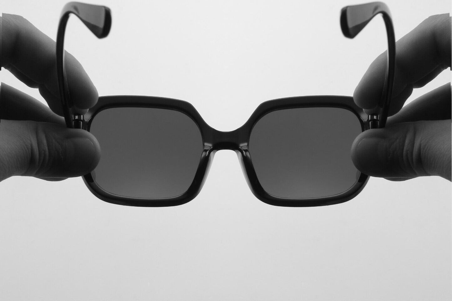 Stylish and Modern Square Sunglasses Elevate Your Look with Bold Fashion Glasses