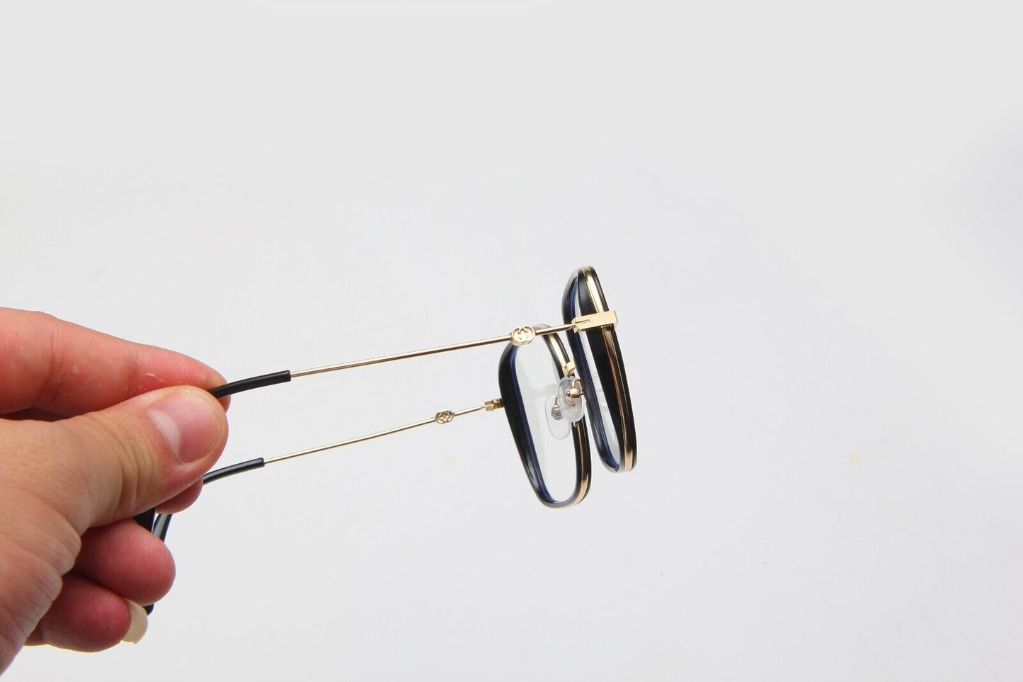 Oversized Square Metal Frame Eyeglasses - Retro Fashion Eyewear for Men & Women