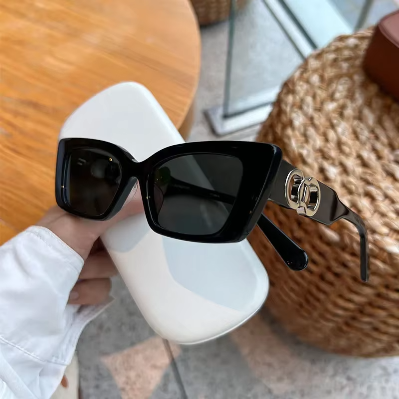 Women's Rectangle Black Sunglasses UV400 Retro Designer Style Gold Temple Shades