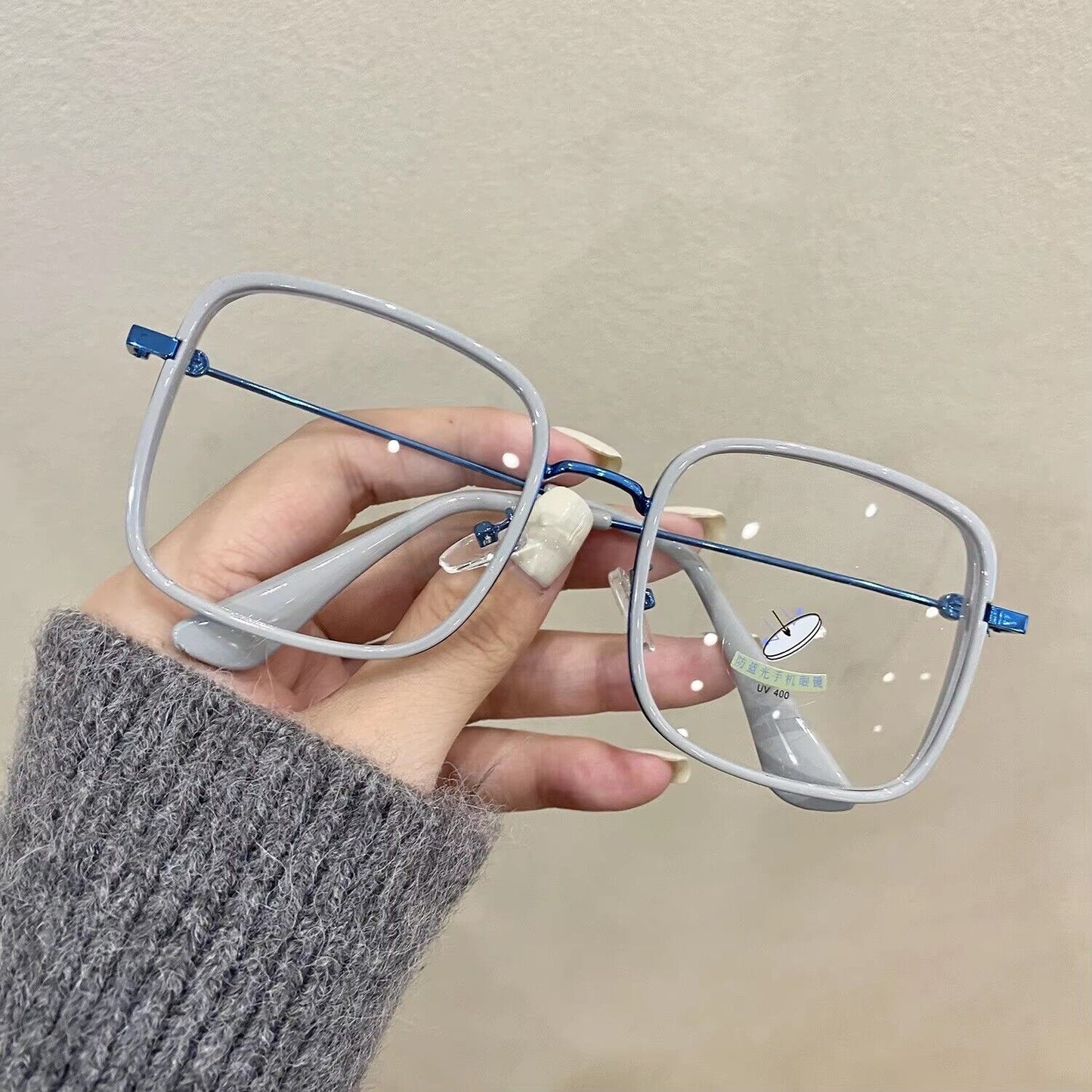 Oversized Square Metal Frame Eyeglasses - Retro Fashion Eyewear for Men & Women
