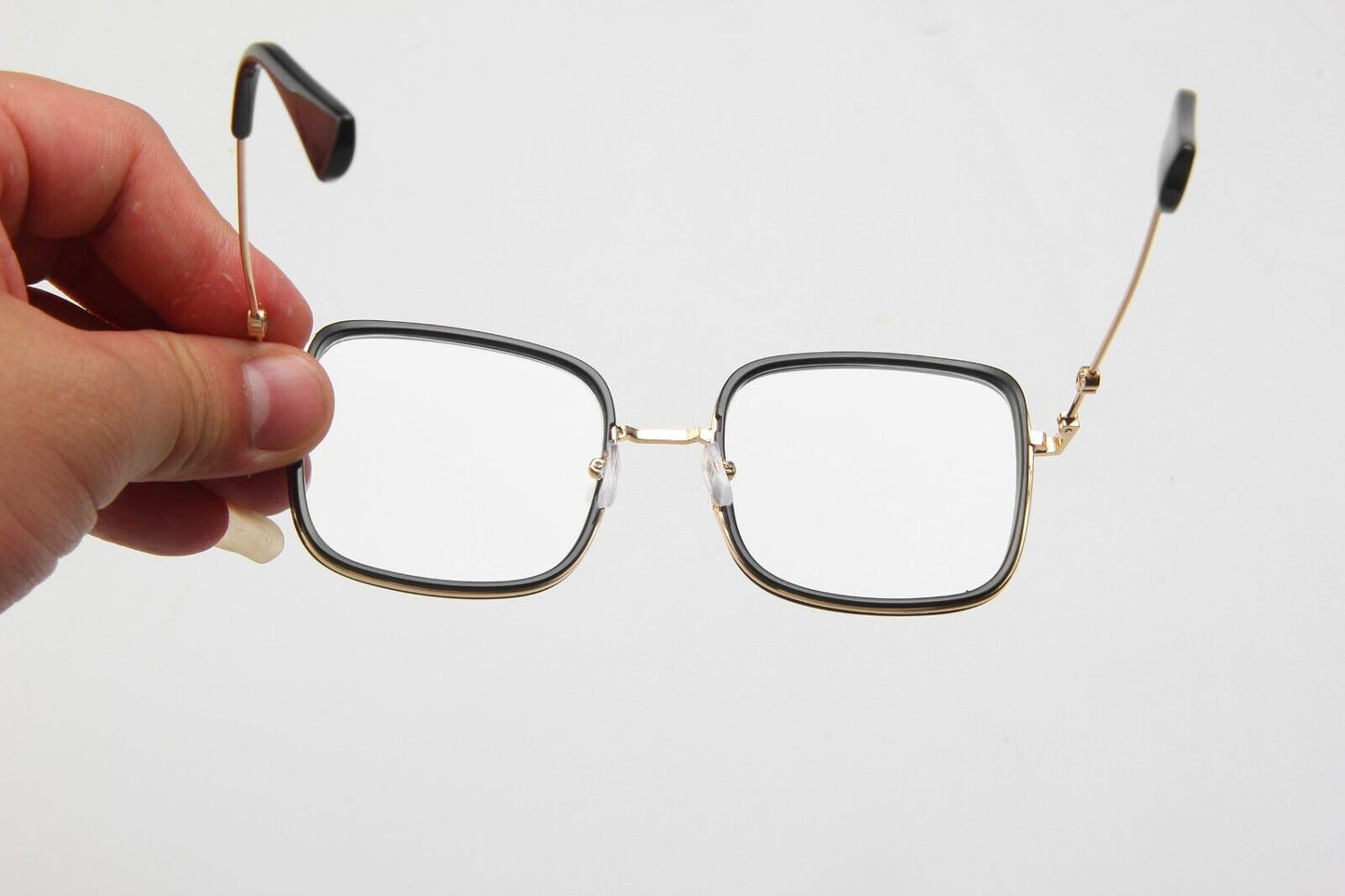 Oversized Square Metal Frame Eyeglasses - Retro Fashion Eyewear for Men & Women