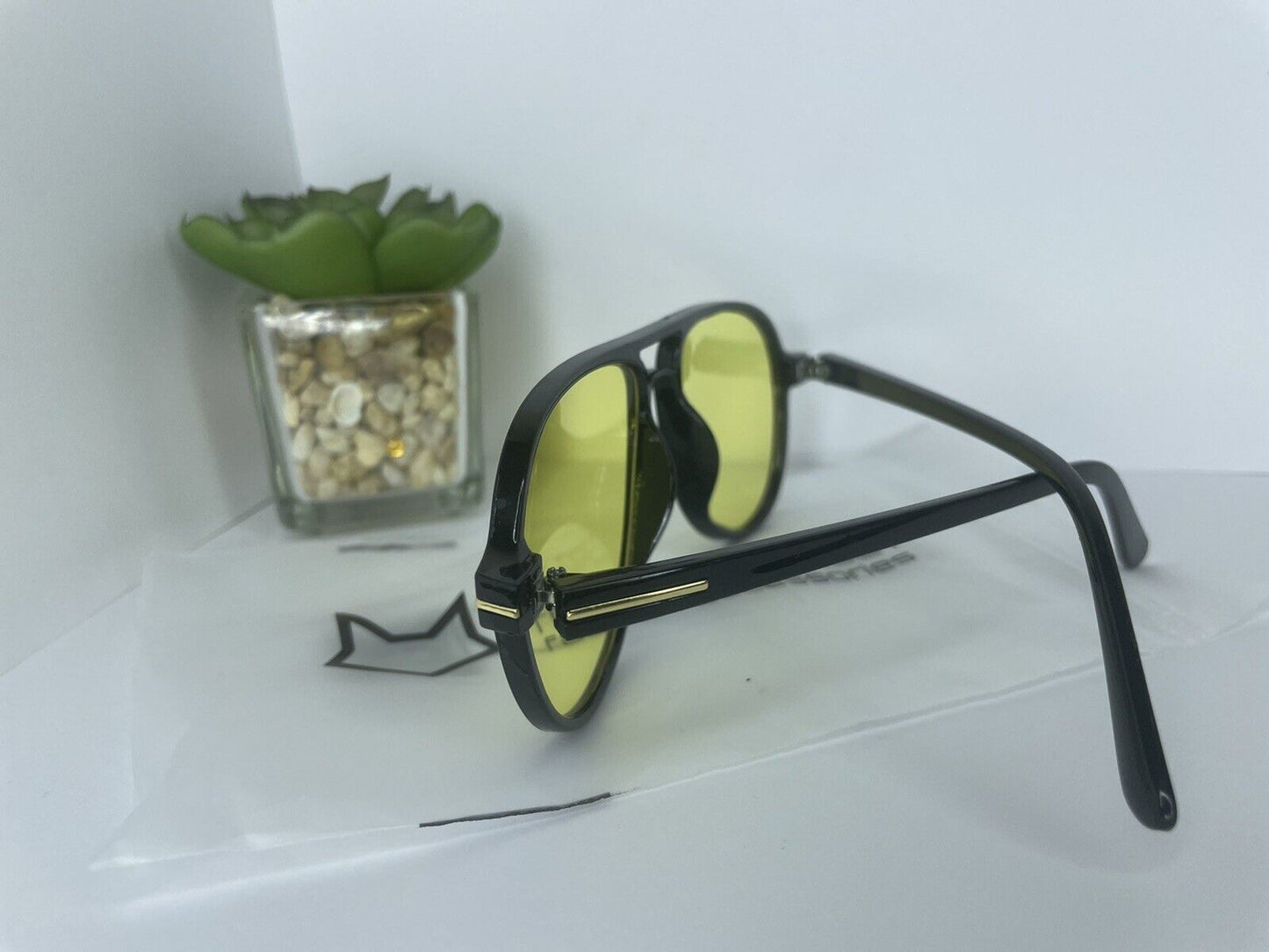 Classic and stylish Fashion Mens Black Sunglasses Retro Vintage Shades Designer UK UV400