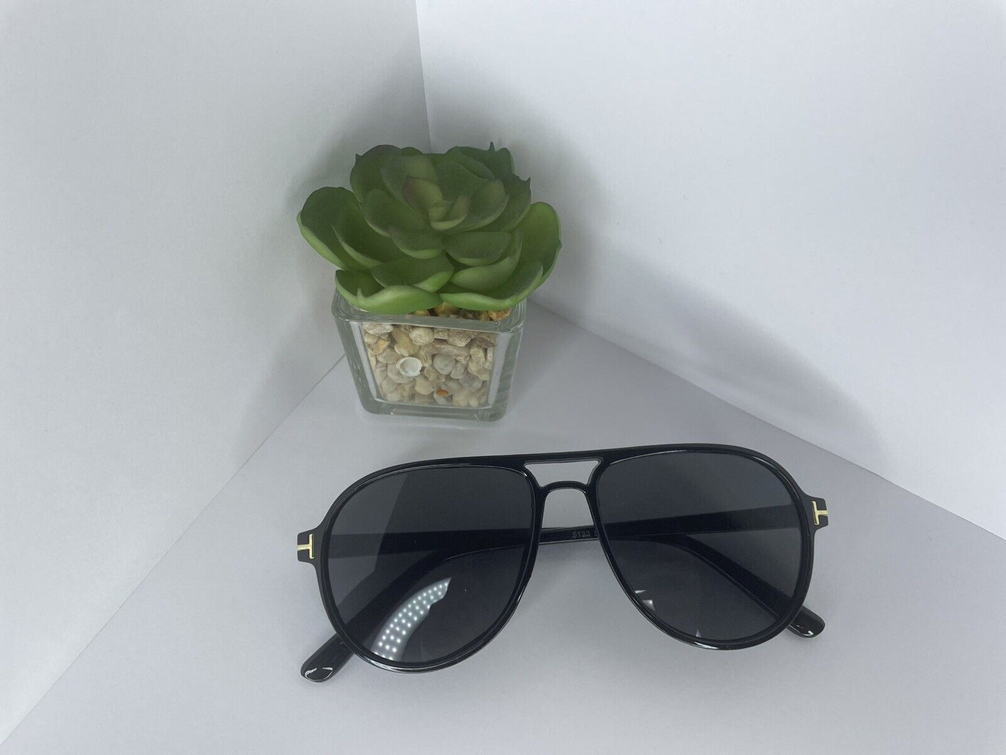 Classic and stylish Fashion Mens Black Sunglasses Retro Vintage Shades Designer UK UV400